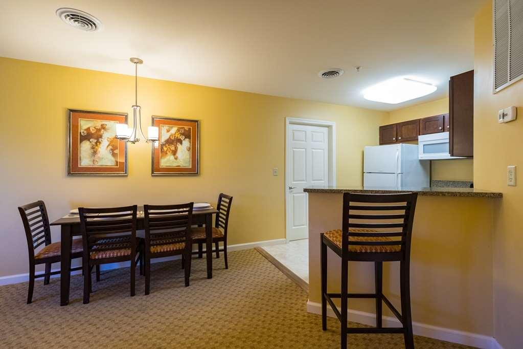 Vacation Village In The Berkshires Ганкок Номер фото A typical kitchen and dining area in a typical two-bedroom villa