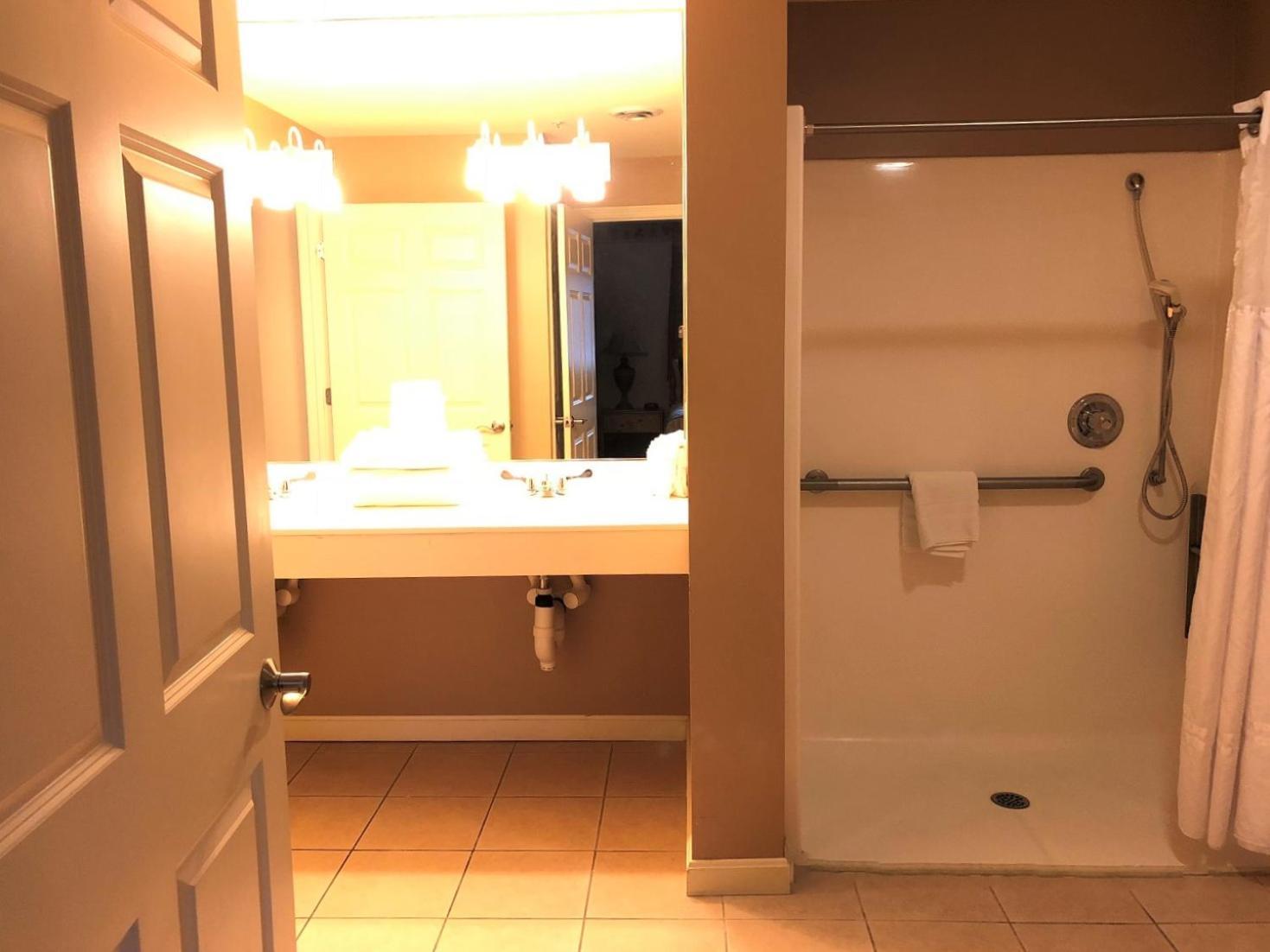 Vacation Village In The Berkshires Ганкок Номер фото A typical bathroom in a hotel