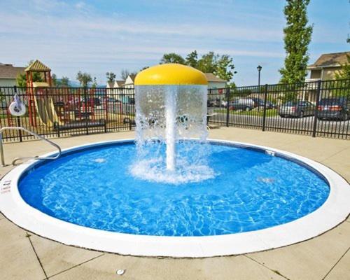Vacation Village In The Berkshires Ганкок Екстер'єр фото A splash pad
