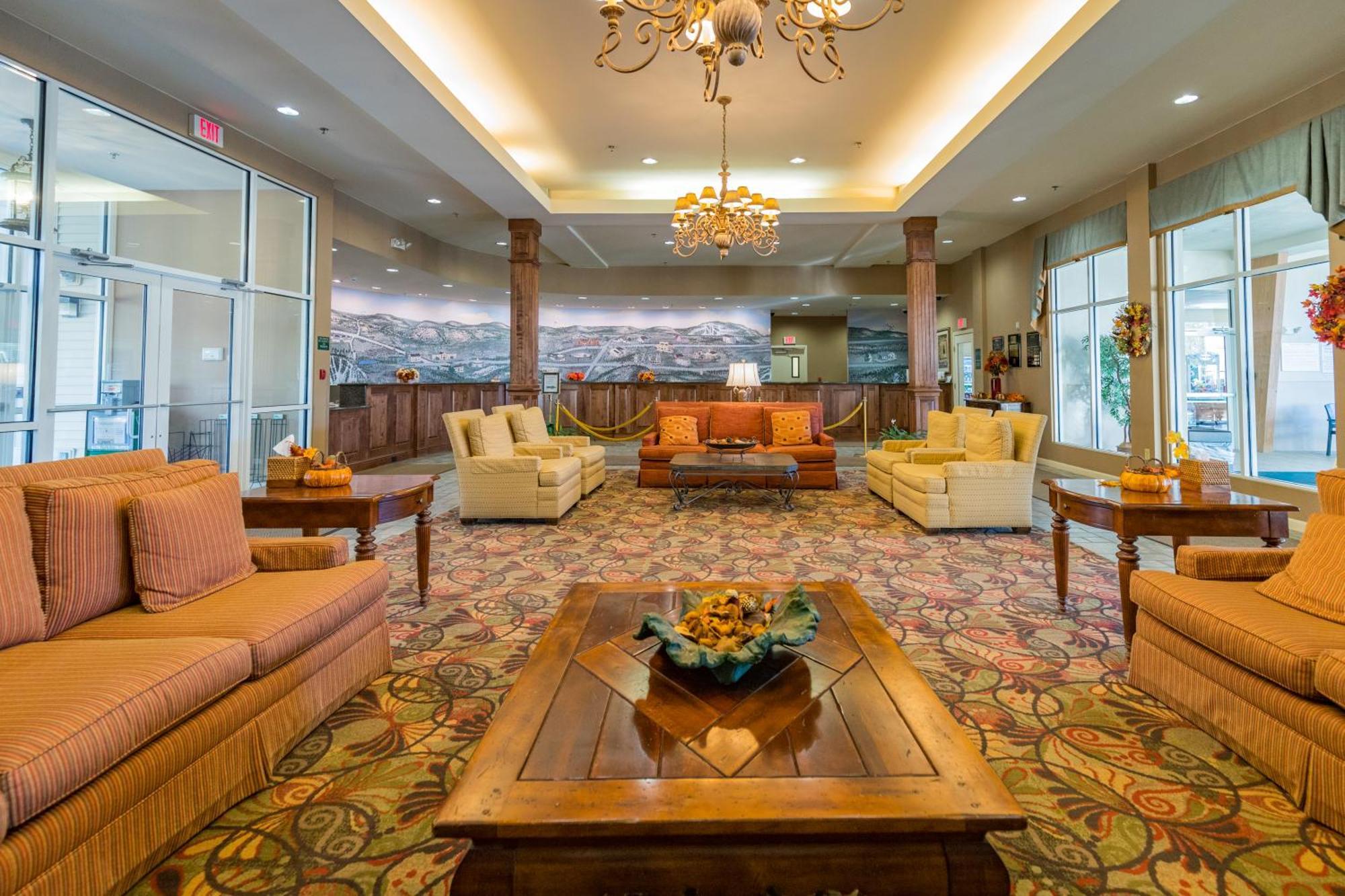 Vacation Village In The Berkshires Ганкок Екстер'єр фото The lobby of the Hilton San Diego Bayfront