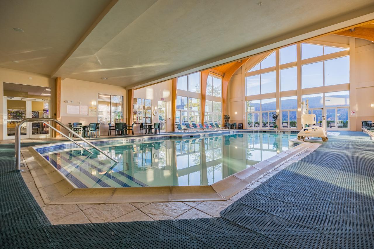 Vacation Village In The Berkshires Ганкок Екстер'єр фото The pool at the Hotel