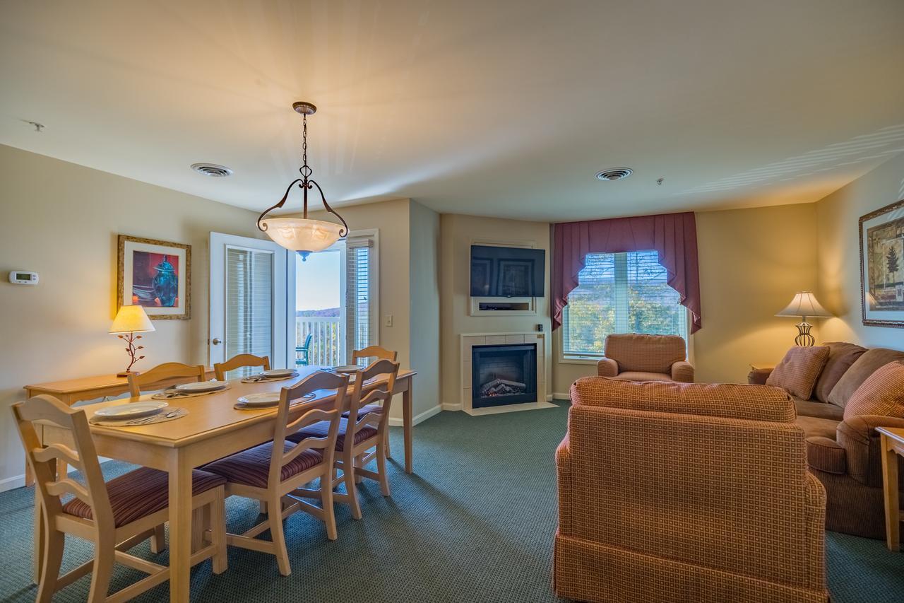 Vacation Village In The Berkshires Ганкок Екстер'єр фото Living room at the Ocean Club