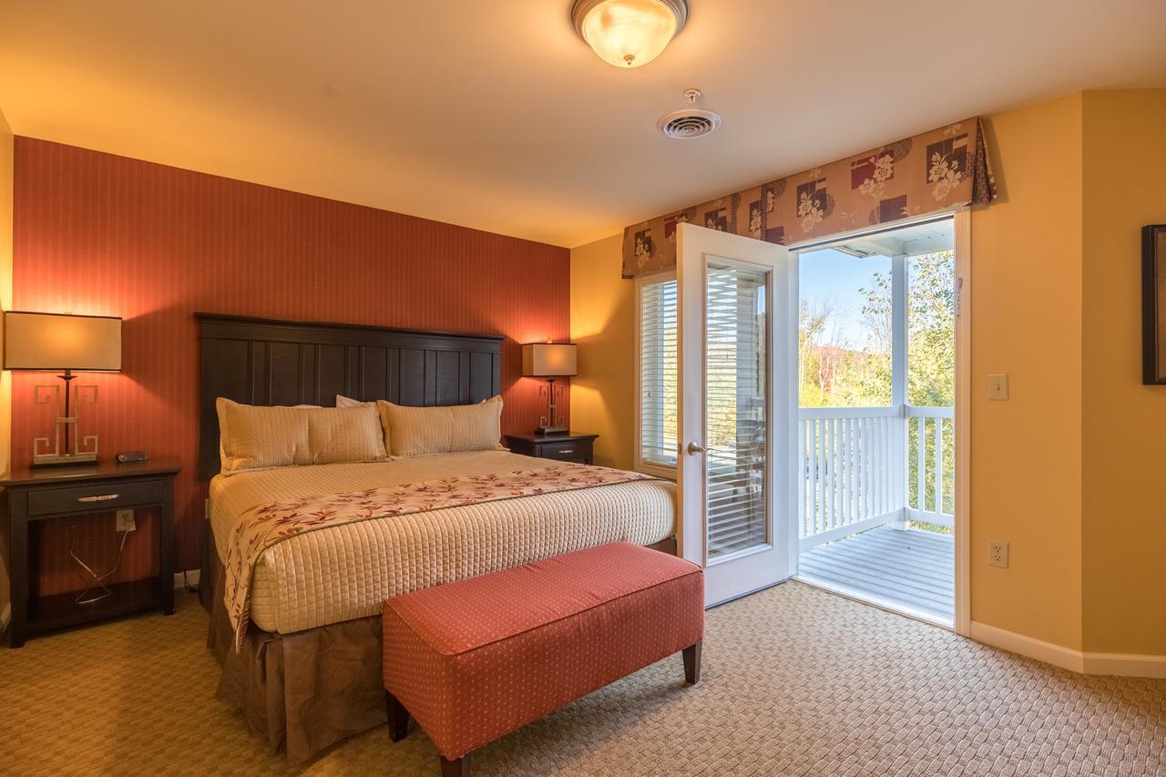 Vacation Village In The Berkshires Ганкок Екстер'єр фото A bedroom at the Inn at the Opera House