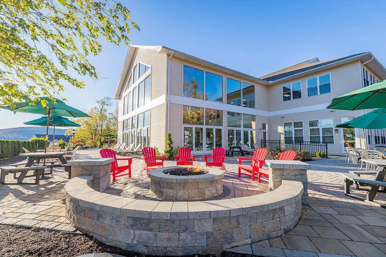 Vacation Village In The Berkshires Ганкок Екстер'єр фото The Student Union Building at the University of New England